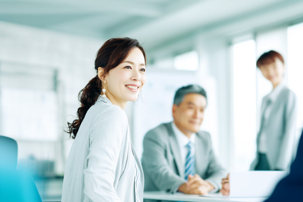 官公庁や国の機関で働く人々のイメージ